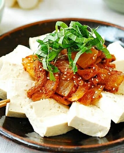 Dubu Kimchi (Tofu with Stir-fried Kimchi and Pork)