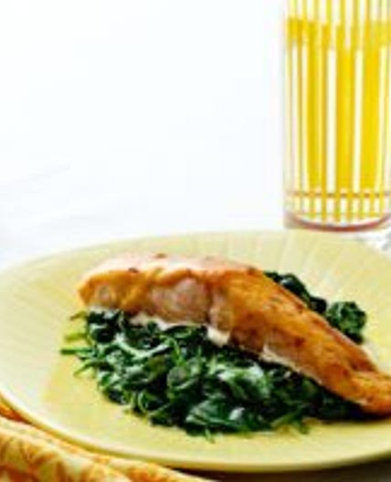 Keto chili-covered salmon with spinach