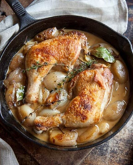 Braised chicken, shallots and lemon with sautéed potatoes and thyme