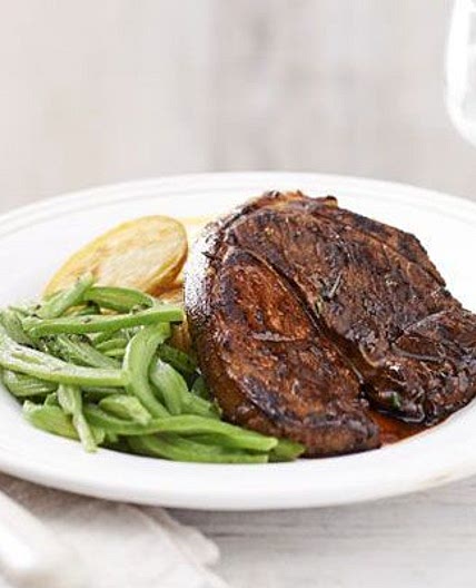 Lamb steaks with crispy potatoes & minted beans