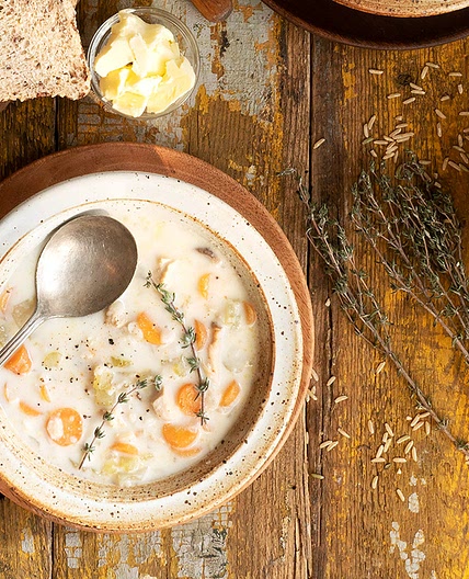 Soupe crémeuse au poulet et riz brun à la mijoteuse