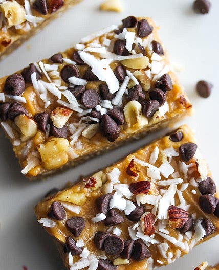 Vegan no bake peanut butter magic bars 