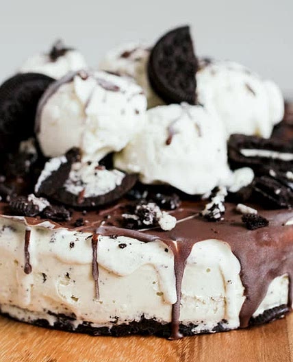 Vegan chocolate & vanilla cookie ice cream cake 