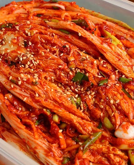Traditional napa cabbage kimchi (Tongbaechu-kimchi: 통배추김치)