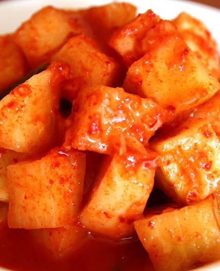 Cubed radish kimchi (kkakdugi: 깍두기)