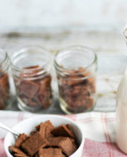 Keto breakfast cereal with almond milk