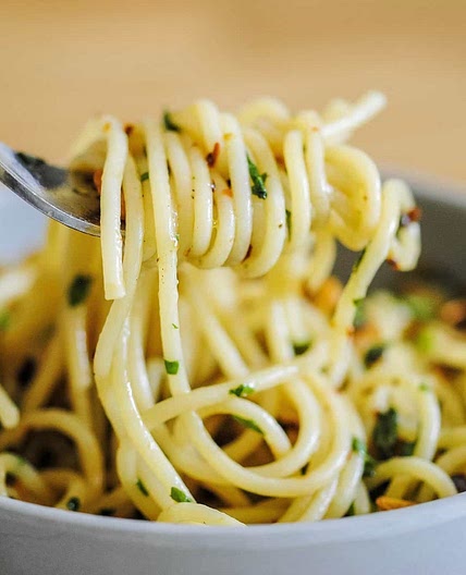 Simple Garlic Basil Pasta