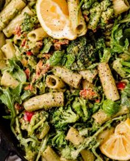 lemony basil creamy vegan pasta with broccoli & sundried tomatoe