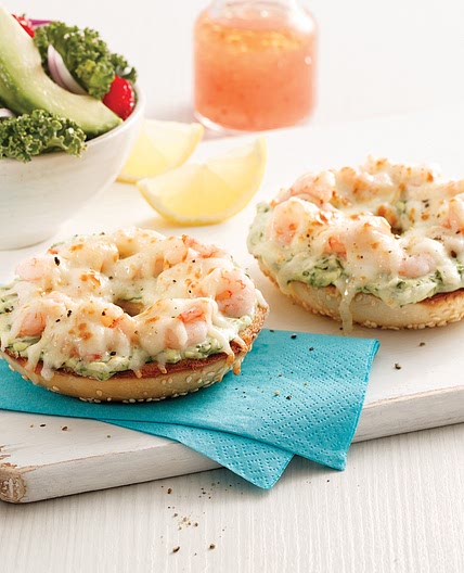 Bagel gratiné aux crevettes nordiques