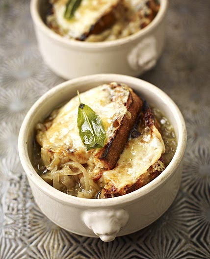 English onion soup with sage & Cheddar