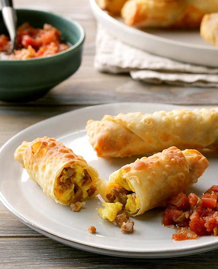 Cheesy Breakfast Egg Rolls