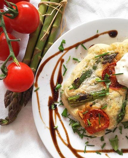 Spargelküchlein mit Artischockencreme