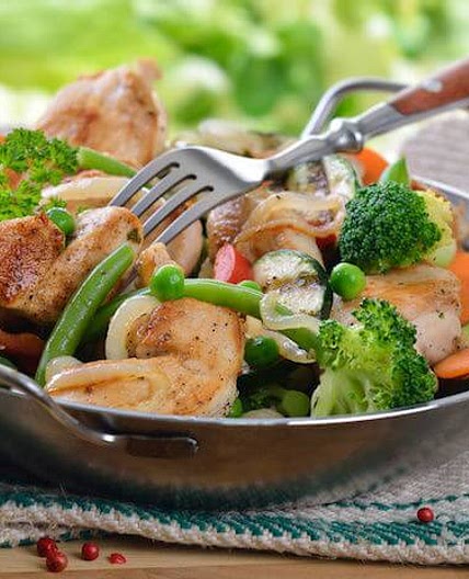 Gemüsepfanne mit Hühnerstreifen Rezept