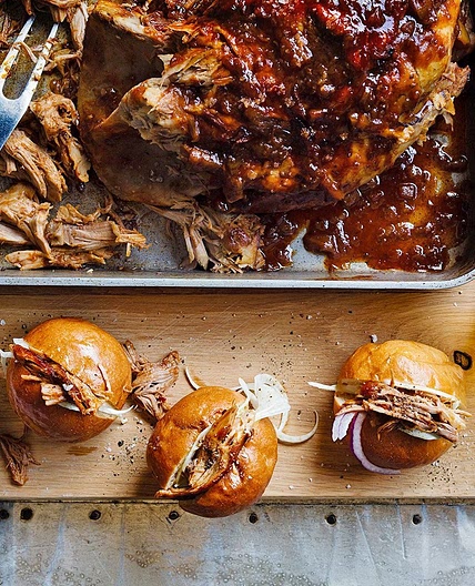 Slow cooker pulled pork sliders recipe