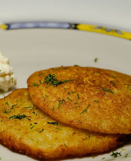 Prueba estas delirantes tortitas de camarones con nopales (receta fácil)