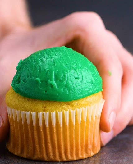 Super Smooth Top Cupcakes | So Yummy