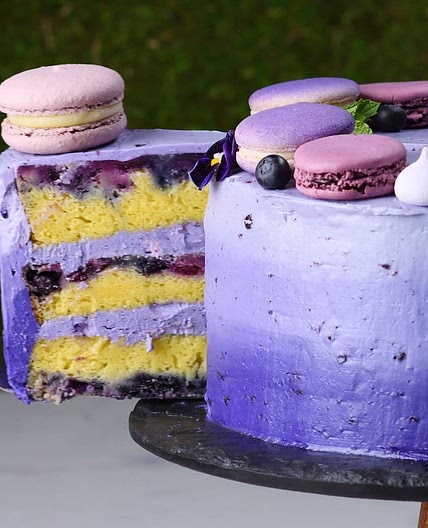 2 Hacks, One Amazing Ombre Blueberry Cake
