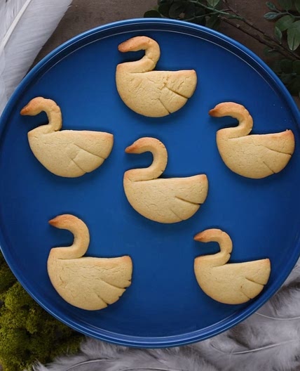 Swan Cookies