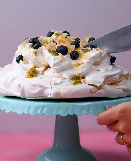Eggless Pavlova