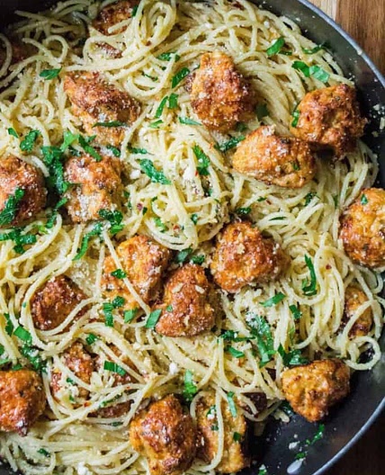 Parmesan Garlic Spaghetti with Chicken Meatballs