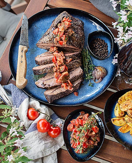 Rinderbraten vom Grill mit Wedges & Tomaten Chimmichuri