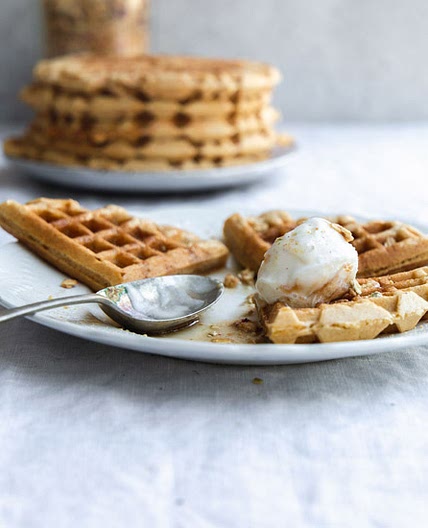 Simple Vegan Pumpkin Waffles