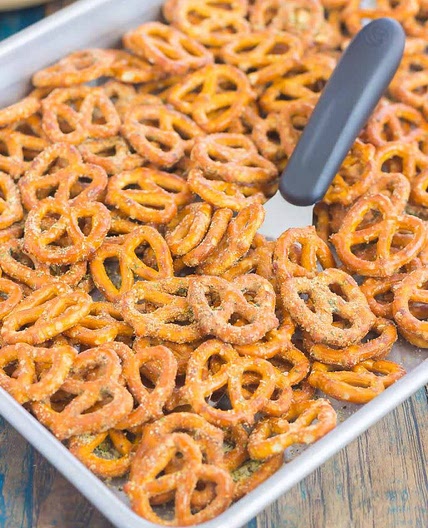 GARLIC RANCH PRETZELS