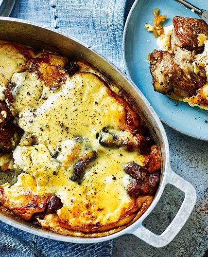 Albanian baked lamb with rice (Tavë kosi)