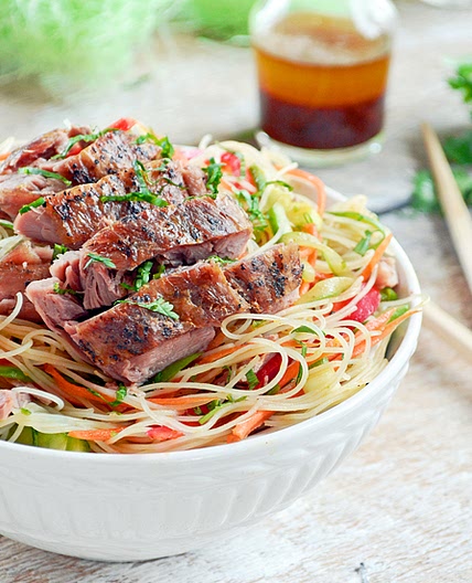 Salade de Confit de Canard, Vermicelles de Riz et Légumes