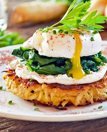Galettes de Panais aux Épinards, Fromage de Chèvre et Œufs Pochés