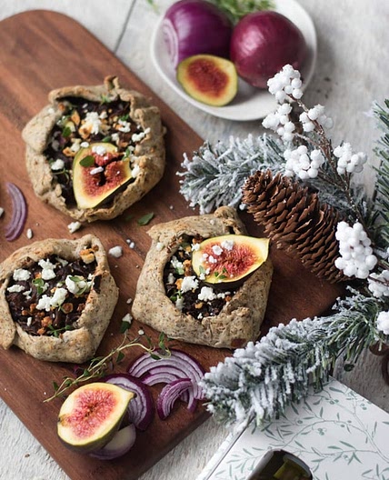 Minis tartes rustiques aux oignons caramélisés et balsamique aux figues