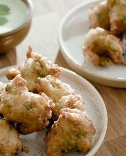 Bhajis de courge, sauce crémeuse à la coriandre