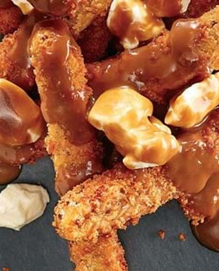 Frites de tempeh à la sauce brune
