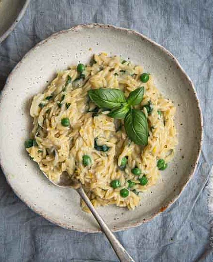Quick Creamy Lemon Orzo with Greens