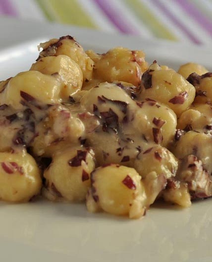 Gnocchi gorgonzola, noci e radicchio