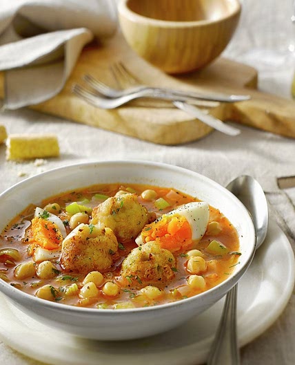 Potaje de garbanzos con albóndigas de bacalao