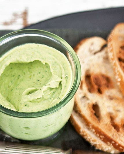 Spicy broad bean, pea and goat's cheese pâté