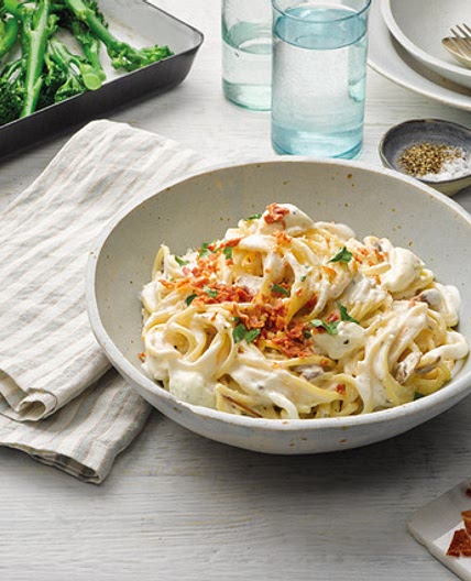 Carbonara-style garlic and herb Philadelphia pasta