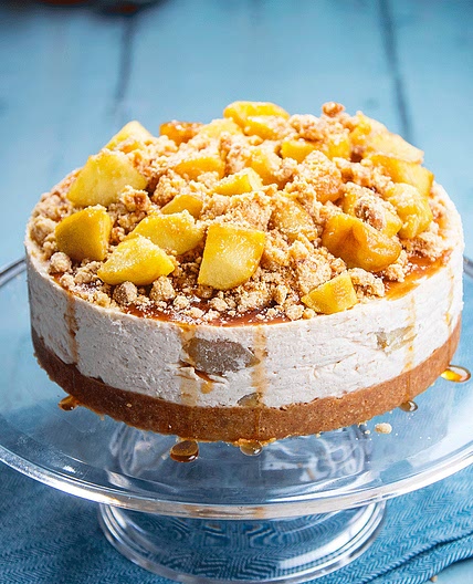 Apple crumble cheesecake