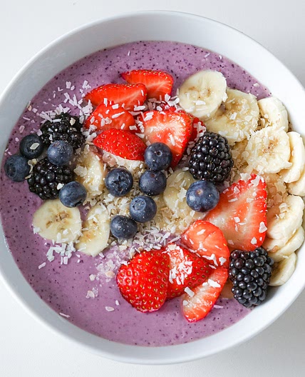 Blueberry (all the berries!) smoothie bowl