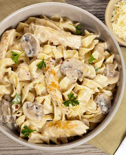 Tagliatelle Chicken & Mushroom Pasta with Cream Sauce