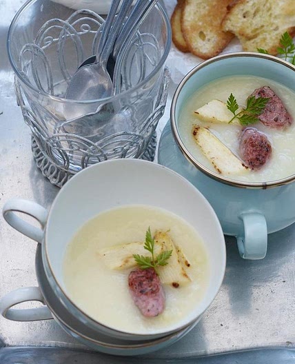 Spargelsuppe mit Merguez-Wurst