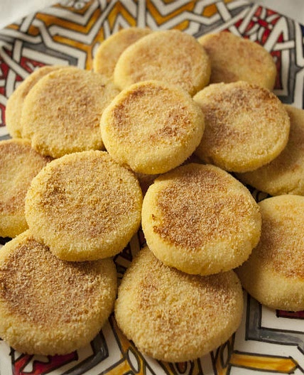 Prepara gorditas de azúcar con masa de maíz, ¡en comal!