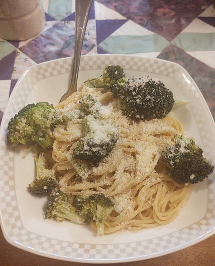 Linguine with garlic broccoli sauce