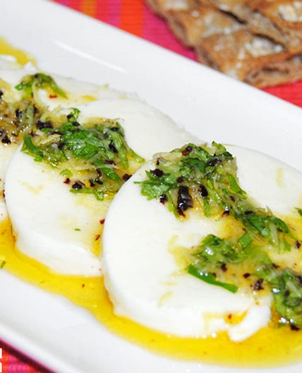 Mozzarella con cilantro y limón