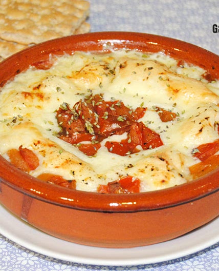 Provolone al horno con tomate y orégano
