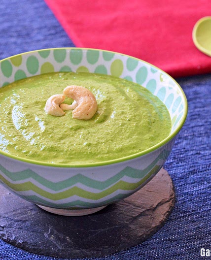 Pesto de espinacas y anacardos, una salsa vegana deliciosa para todo tipo de platos