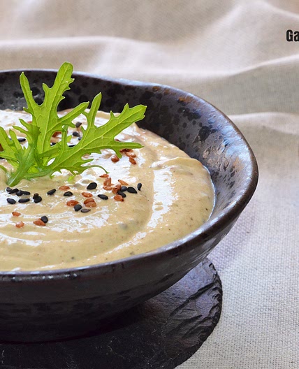 Salsa de yogur, tahini y mostaza, un aderezo que enriquece todo tipo de platos
