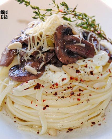 Tallarines con champiñones al vino tinto