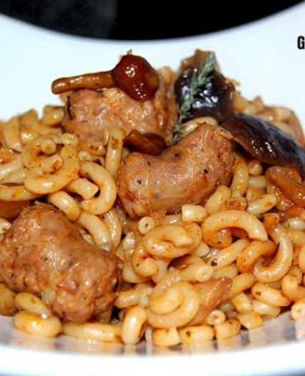 Fideos con setas y butifarra